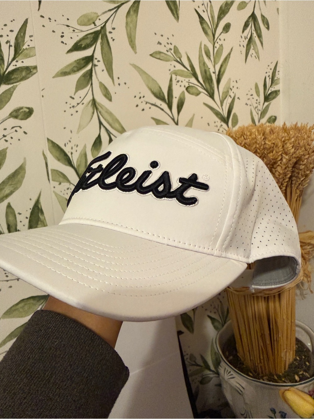 Titleist White Men’s golf hat with Black Script Logo